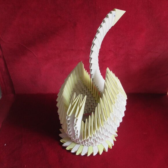 3D Origami Swan, Vintage, White & Yellow, Centerpiece - Picture 5 of 12